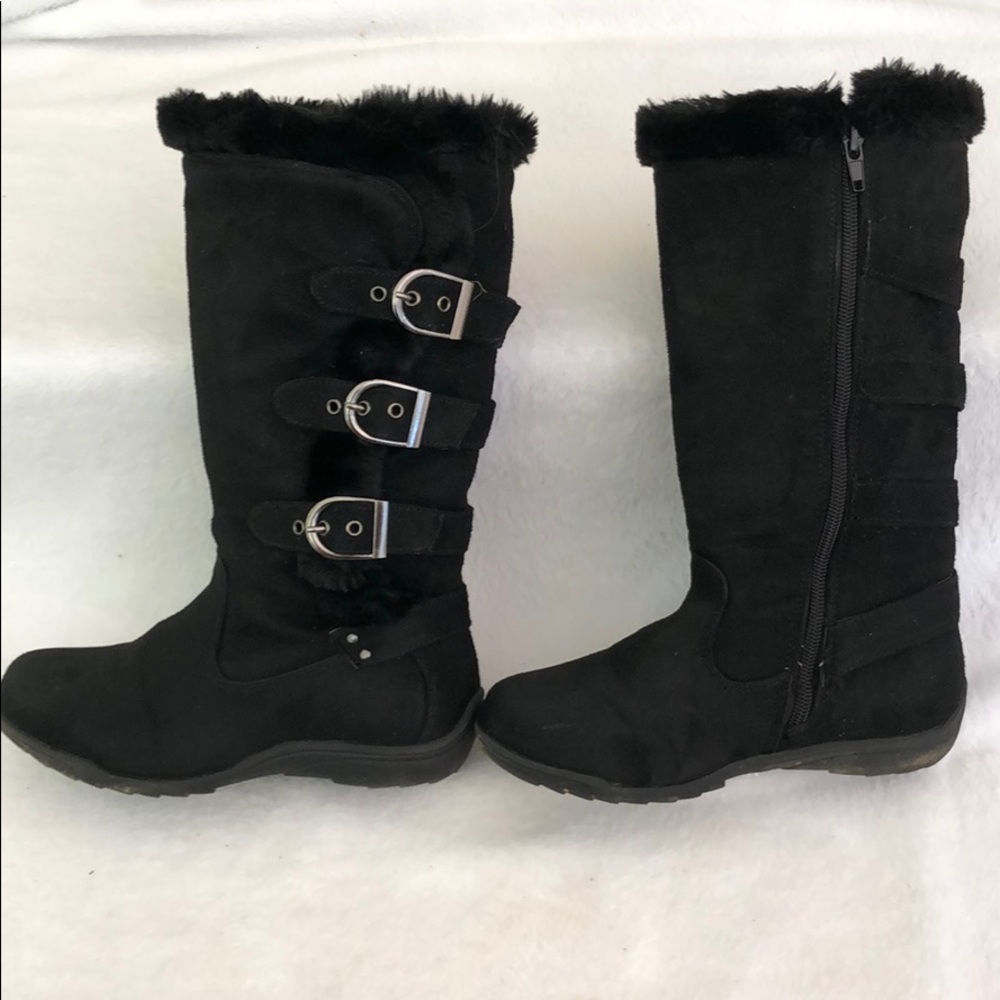 Cute and warm! Girls black faux suede boots